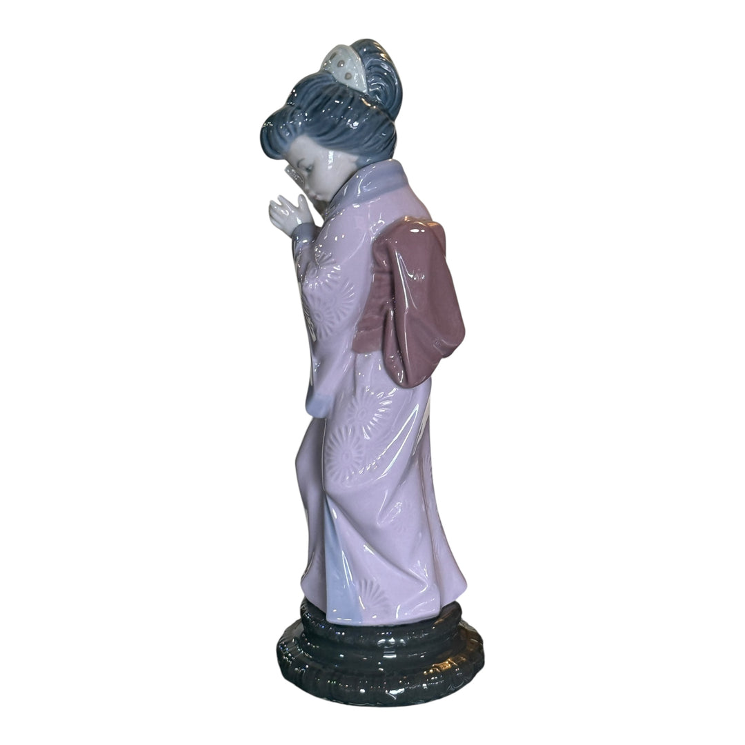 Lladro Chrysanthemum Timid Japanese Figurine #4990