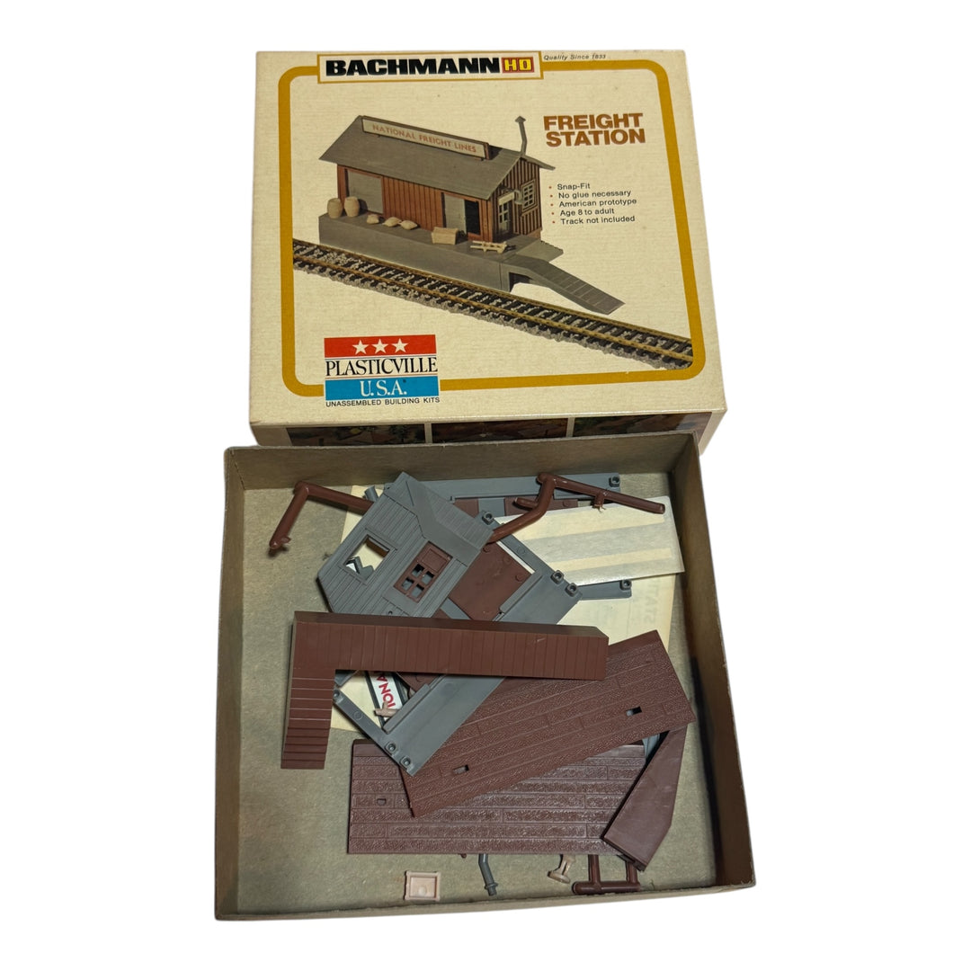 Trains - Vintage Bachmann Plasticville HO Scale 2610 Freight Station