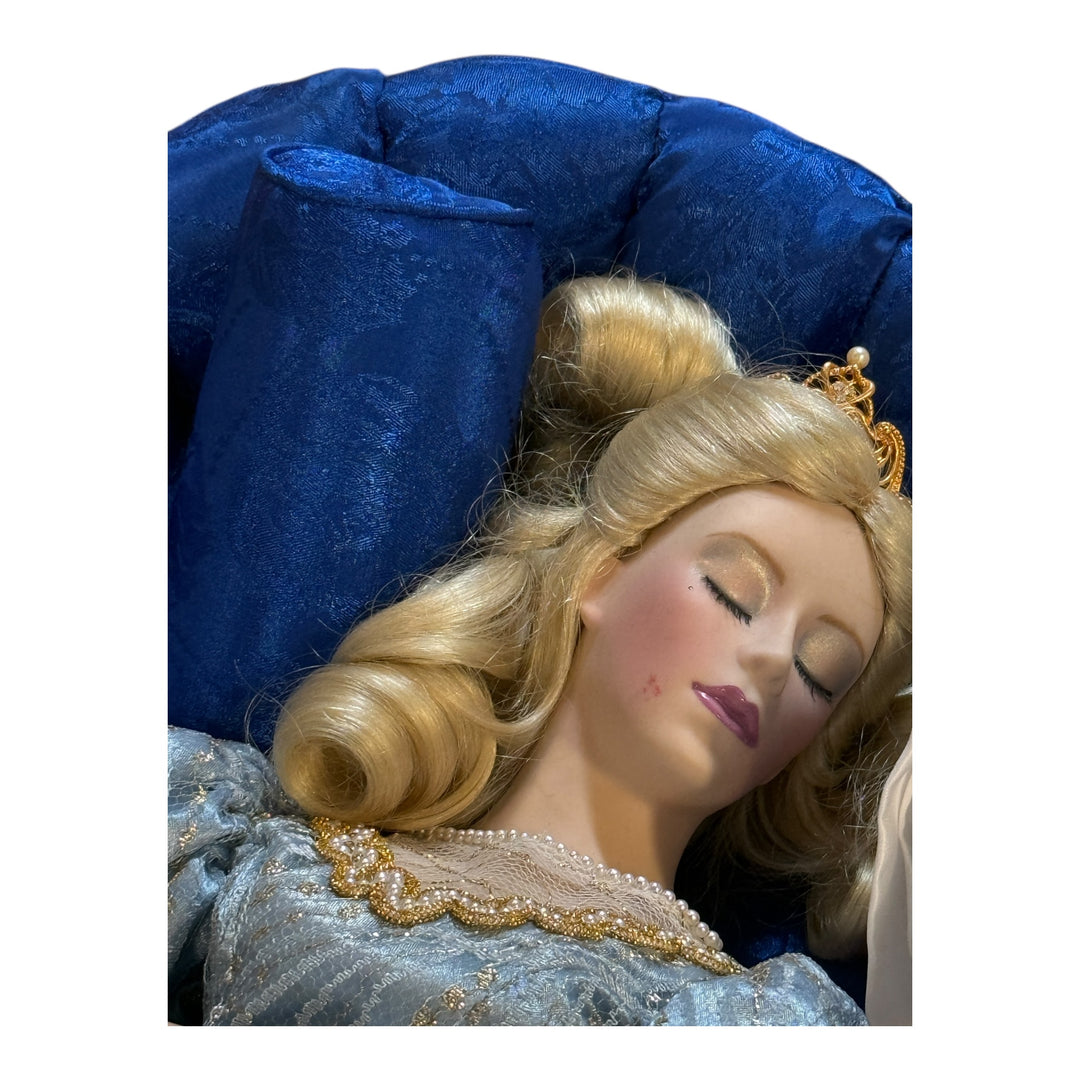 Dolls -  Franklin Mint " Sleeping Beauty " Doll With & Bed