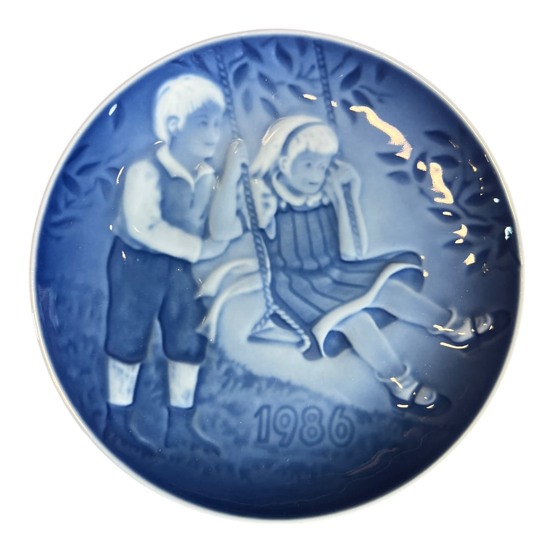 Bing & Grondahl Children's Day Plate - 1986 A Joyful Flight