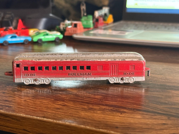Tootsietoy - Die-cast Metal Passenger Car Pullman Red