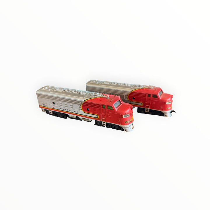 Trains - HO Scale Bachmann Santa Fe EMD F7 Diesel Locomotive Set