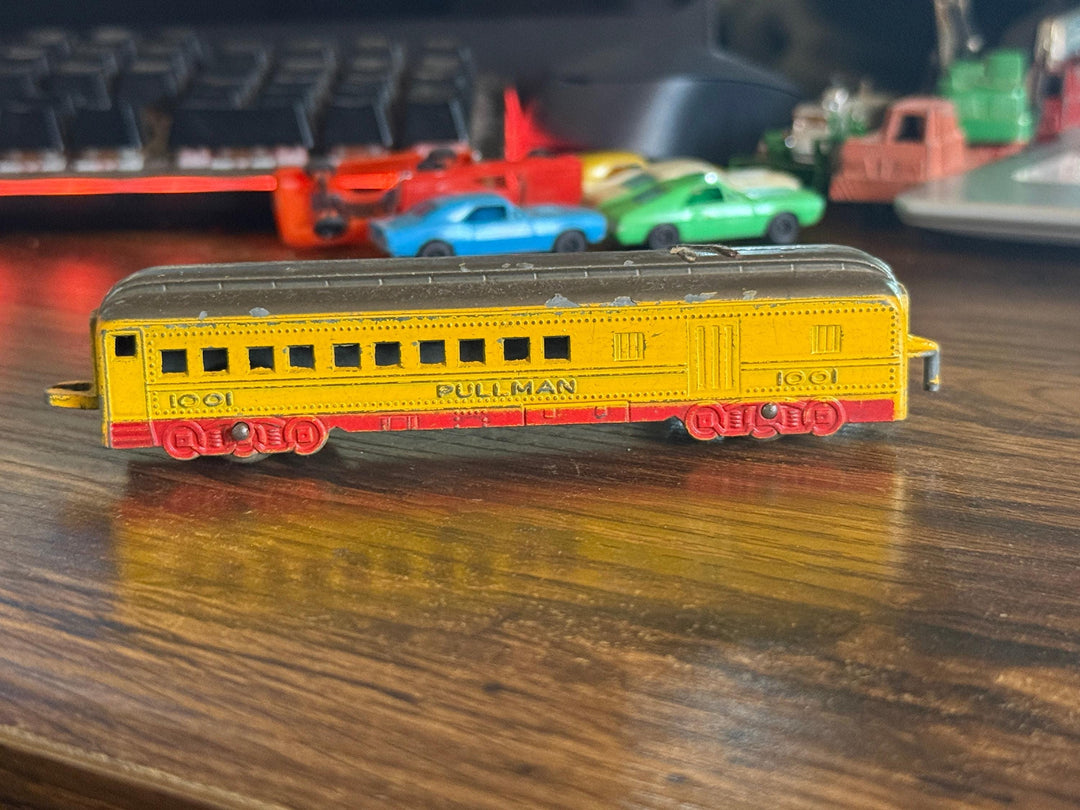 Tootsietoy - Die-cast Metal Passenger Car
