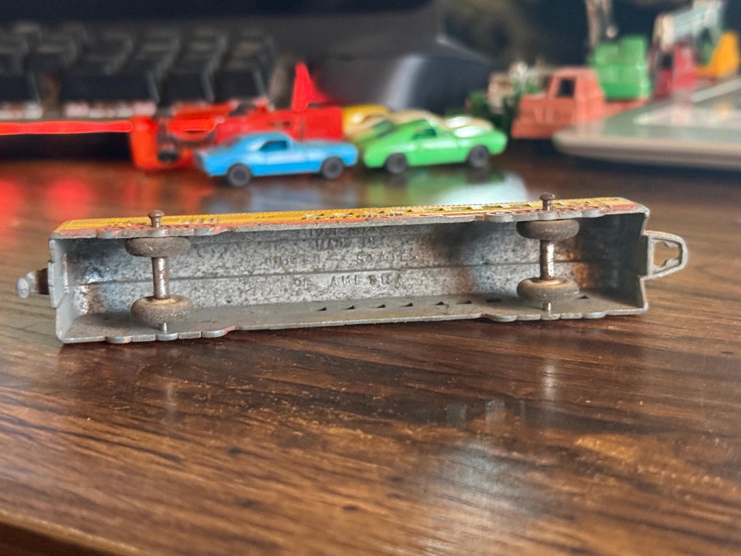 Tootsietoy - Die-cast Metal Passenger Car