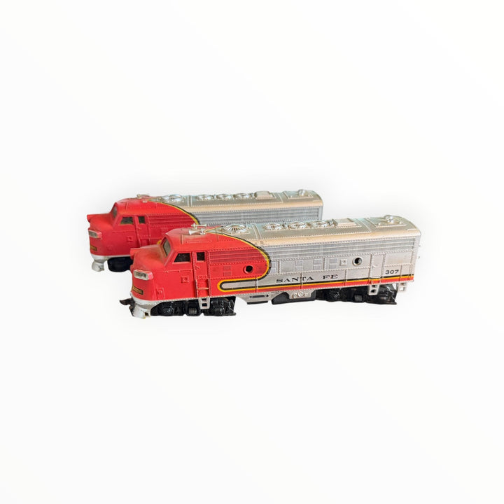 Trains - HO Scale Bachmann Santa Fe EMD F7 Diesel Locomotive Set