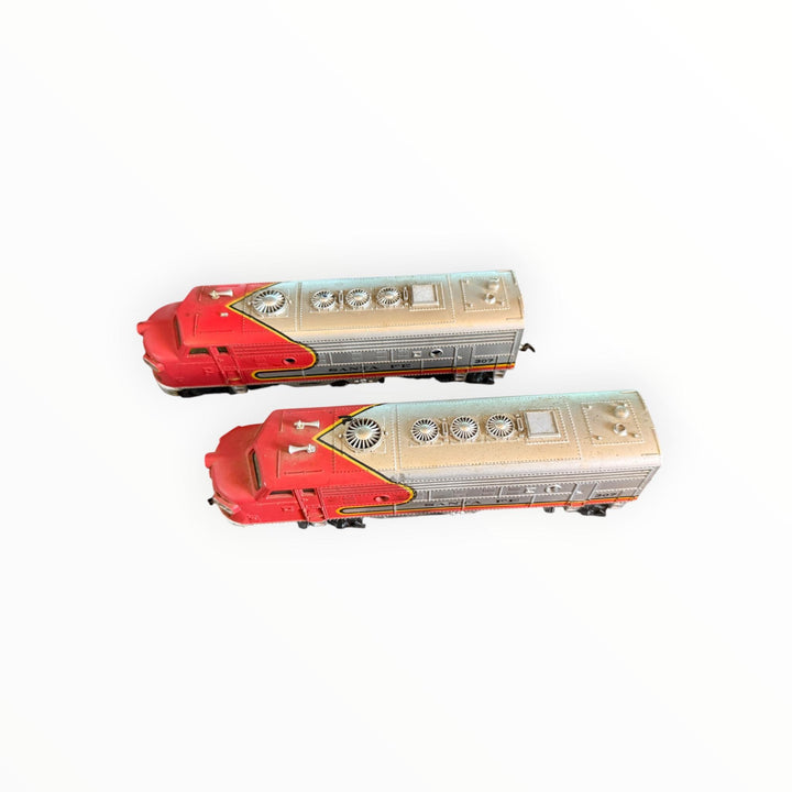Trains - HO Scale Bachmann Santa Fe EMD F7 Diesel Locomotive Set