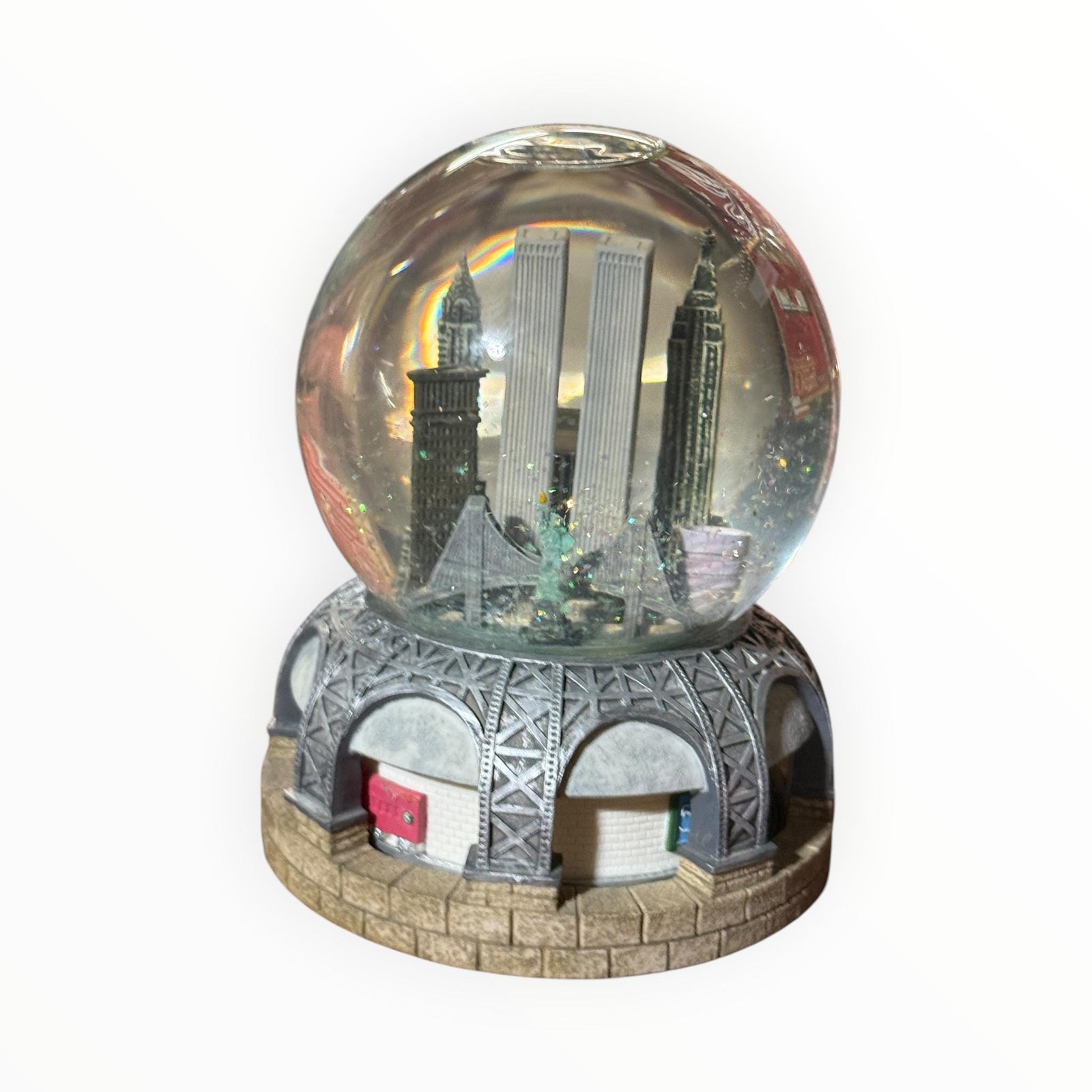 Bloomingdale's New York City musical snow globe featuring the Twin Towers